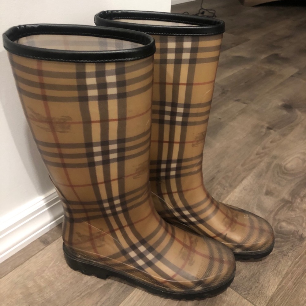Burberry Rainboots - Picture 1 of 4